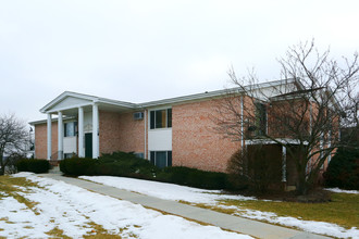 Fox Ridge Apartments in South Elgin, IL - Building Photo - Building Photo