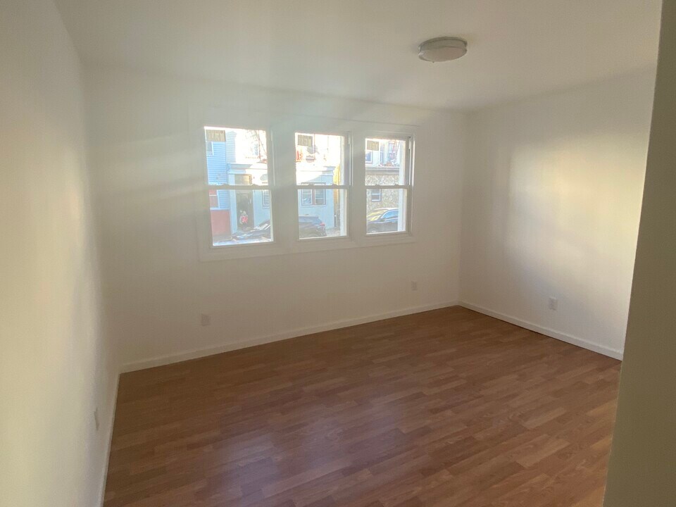 83 4th St in Passaic, NJ - Building Photo
