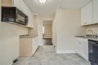 33 Muir Terrace in Southington, CT - Building Photo - Building Photo