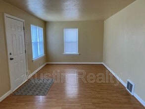 2820 Ashby Rd in Overland, MO - Building Photo - Building Photo