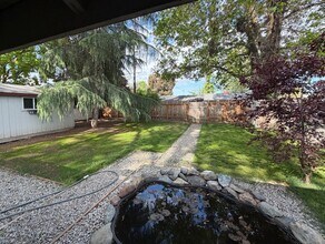 916 Kenyon St in Medford, OR - Building Photo - Building Photo