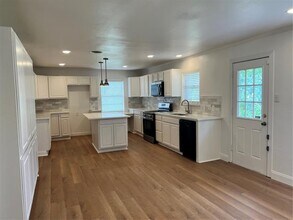 2406 Ridgecrest Dr in Garland, TX - Building Photo - Building Photo