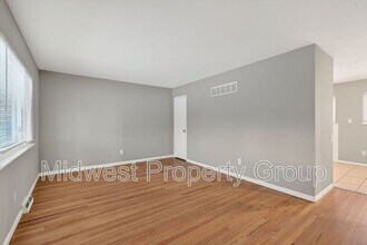 2365 Dove Dr in Florissant, MO - Building Photo - Building Photo