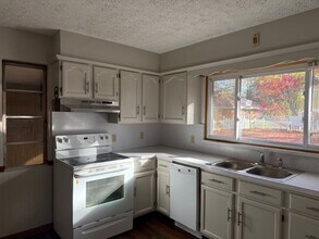 559 Hartzler St in Wooster, OH - Building Photo - Building Photo