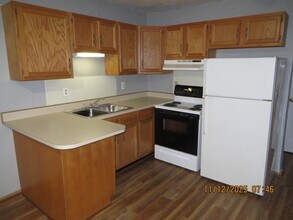 423 E 8th St, Unit A in Anderson, IN - Foto de edificio - Building Photo