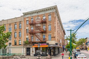 542 Eastern Pky in Brooklyn, NY - Building Photo