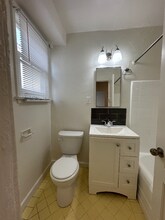 1737 N Sycamore Ave in Los Angeles, CA - Foto de edificio - Building Photo