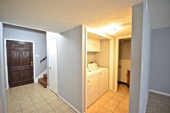 7022 S Dairy Ashford Rd in Houston, TX - Building Photo - Building Photo