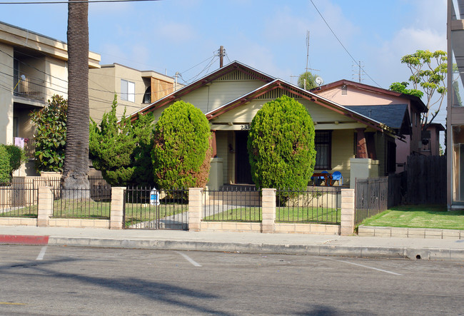 233 W Queen St in Inglewood, CA - Foto de edificio - Building Photo