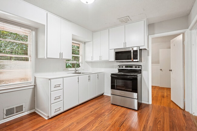 582 Boyds Dr SE in Marietta, GA - Building Photo - Building Photo