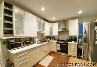 692 Columbia Rd in Boston, MA - Building Photo - Building Photo