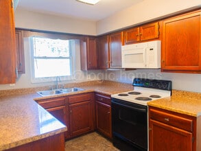 1059 Bayridge Ave in Pittsburgh, PA - Foto de edificio - Building Photo
