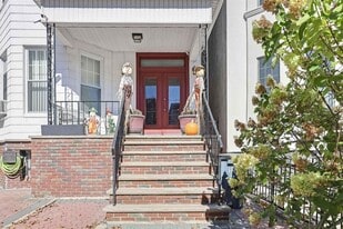 128 Oak St in Weehawken, NJ - Building Photo