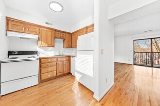 4012 Oak St, Unit 64111 in Kansas City, MO - Building Photo - Building Photo