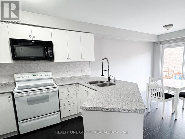 47 Cornish Dr in Clarington, ON - Building Photo - Building Photo