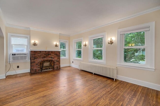 2078 St Clair Ave in St. Paul, MN - Building Photo - Building Photo