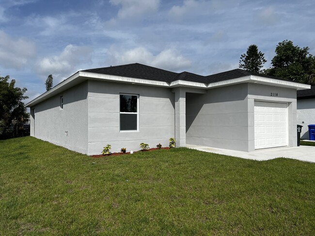 2114 French St in Ft. Myers, FL - Building Photo - Building Photo