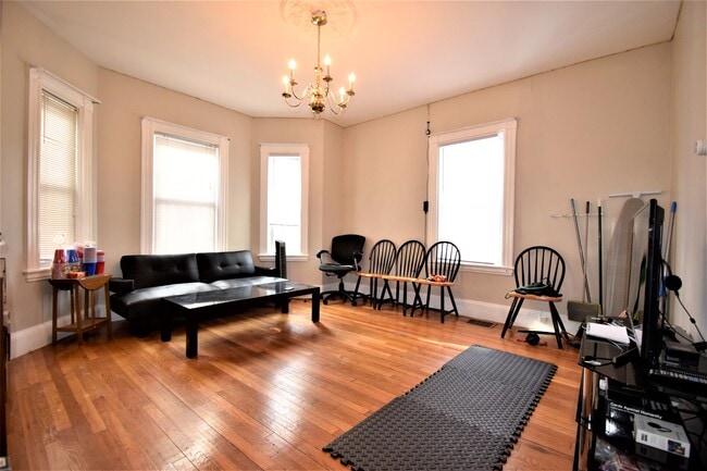 201 Hillside St, Unit 1 in Boston, MA - Building Photo - Building Photo