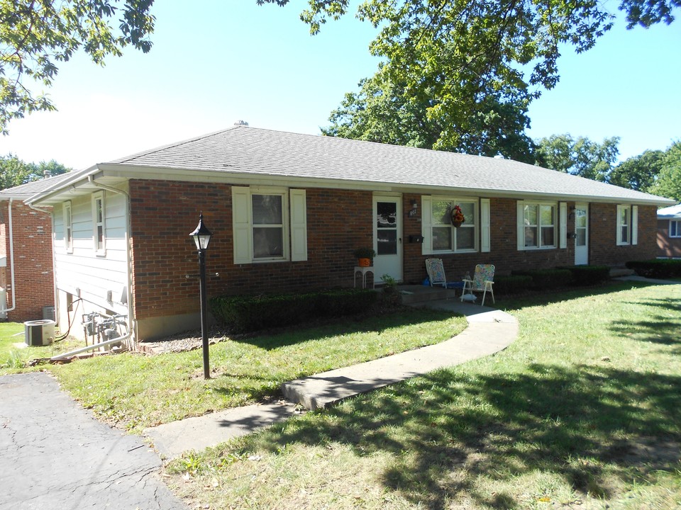 807 NE 68th Ter in Gladstone, MO - Foto de edificio