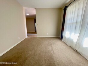 4023 Tanglewood Dr in Floyds Knobs, IN - Building Photo - Building Photo