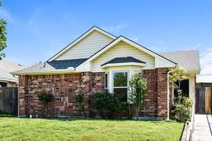 1000 Old Barn Ln in Mesquite, TX - Building Photo