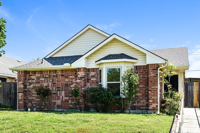 property at 1000 Old Barn Ln