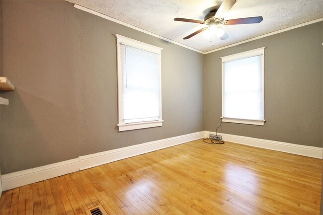 2322 S 33rd St in Omaha, NE - Foto de edificio - Building Photo