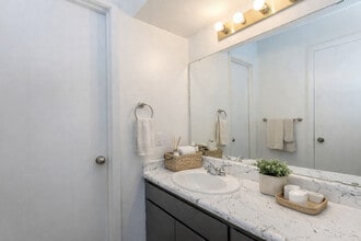 The Retreat @ College Hills in San Angelo, TX - Building Photo - Building Photo