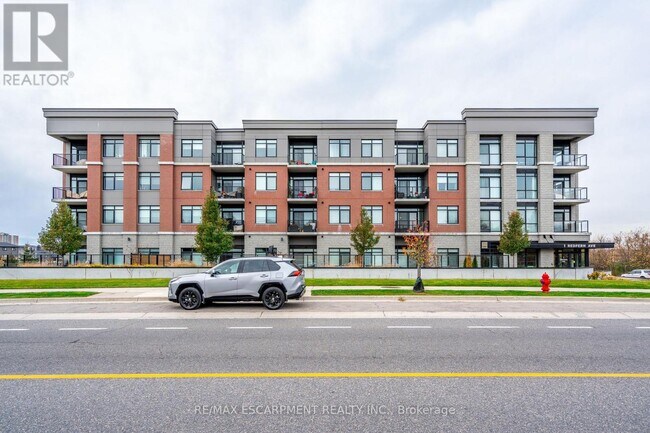 1 Redfern Ave in Hamilton, ON - Building Photo - Building Photo