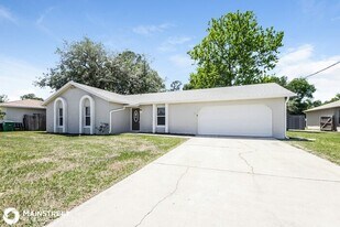 759 Cloverleaf Blvd in Deltona, FL - Foto de edificio - Building Photo