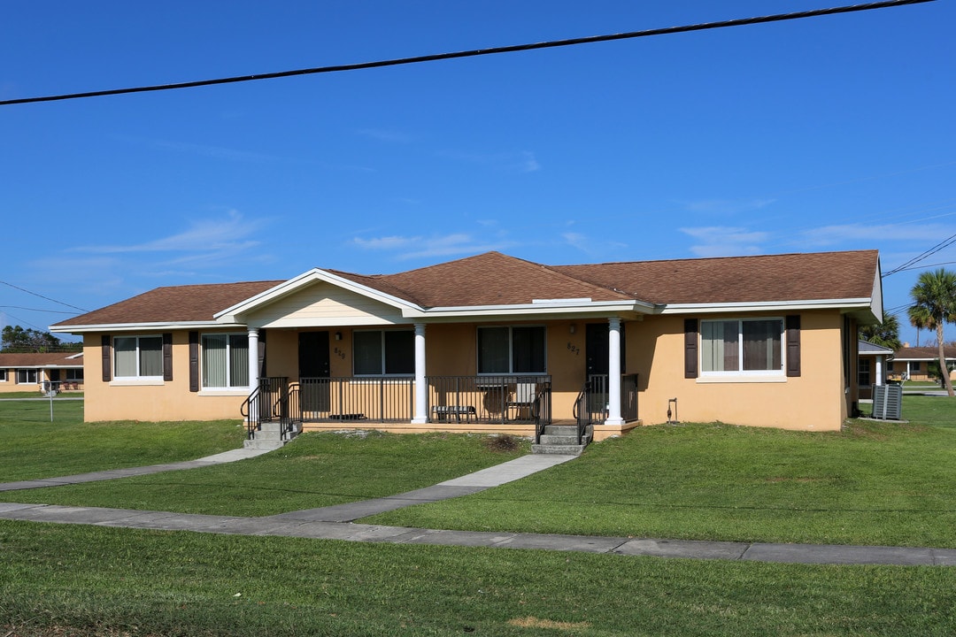 McClure Village Annex in Pahokee, FL - Building Photo