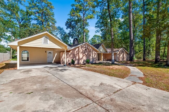 1810 Indian Shores Rd in Crosby, TX - Building Photo - Building Photo