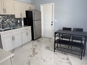 3825 Patio Ct in Lake Worth Beach, FL - Building Photo - Building Photo