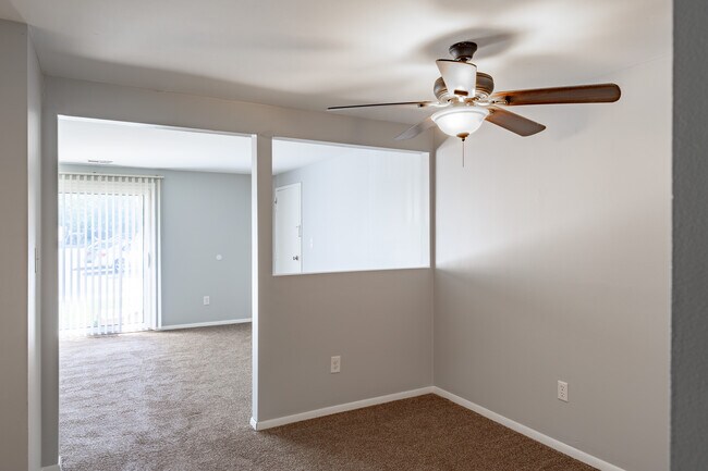 West Summerset Apartments in Amherst, NY - Building Photo - Interior Photo