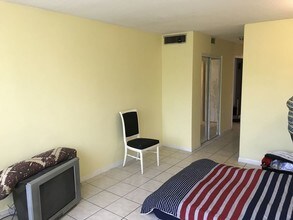 1201 NE 191st St-Unit -314 in Miami, FL - Foto de edificio - Building Photo
