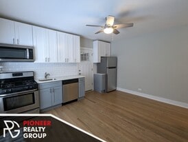 1948 W Wilson Ave, Unit 2R in Chicago, IL - Building Photo