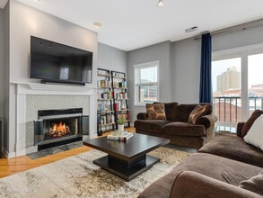 3240 N Sheffield Ave in Chicago, IL - Building Photo - Building Photo