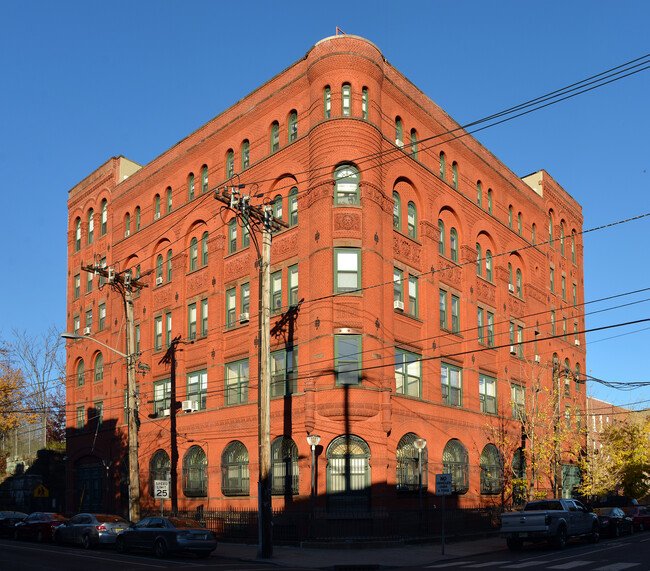 Thomas J. Stewart Apartments in Jersey City, NJ - Foto de edificio - Building Photo