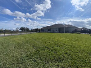 8503 Tavernier Aly in Oakland, FL - Foto de edificio - Building Photo