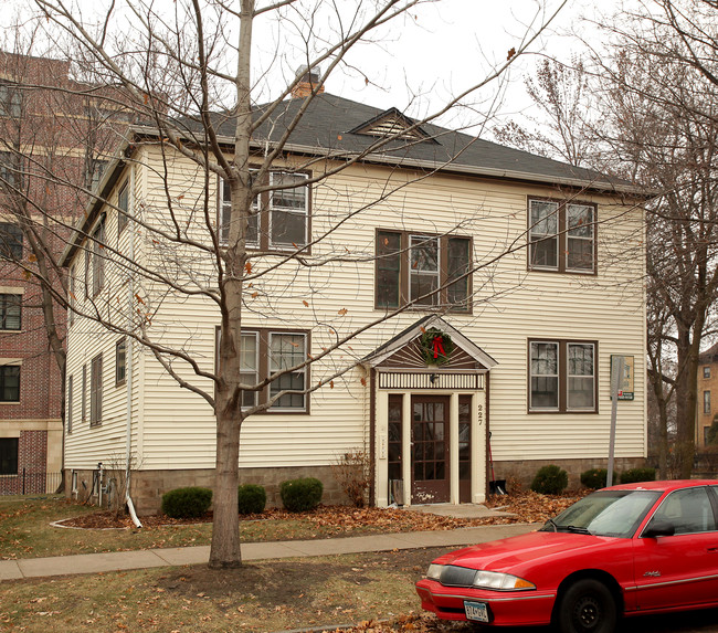 227 Virginia St in St. Paul, MN - Foto de edificio - Building Photo