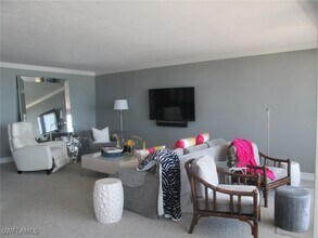 2381 Gulf Shore Blvd N in Naples, FL - Foto de edificio - Building Photo