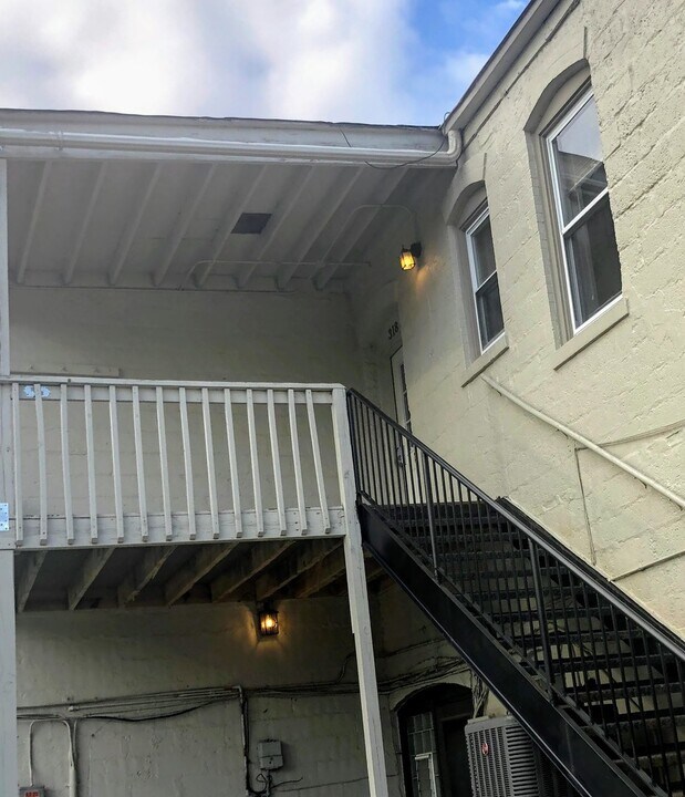 318 S Westmore-Meyers Rd-Unit -5 in Lombard, IL - Building Photo
