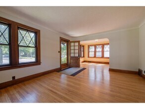 1674 St Clair Ave in St. Paul, MN - Building Photo - Building Photo