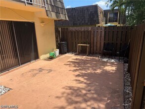 1531 Park Meadows Dr in Ft. Myers, FL - Building Photo - Building Photo