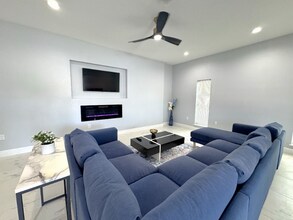 302 Archimedes St in Dunedin, FL - Foto de edificio - Building Photo