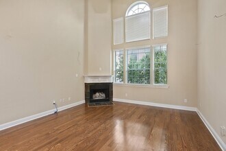 5812 La Vista Dr, Unit 786210 in Dallas, TX - Building Photo - Building Photo