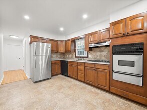 412 Cator Ave in Jersey City, NJ - Building Photo - Building Photo