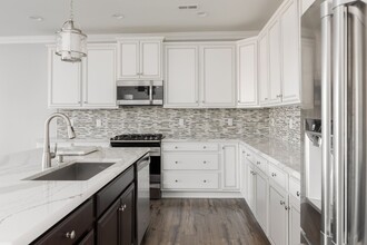 17604 Wynstone Park Ln in Moseley, VA - Foto de edificio - Building Photo
