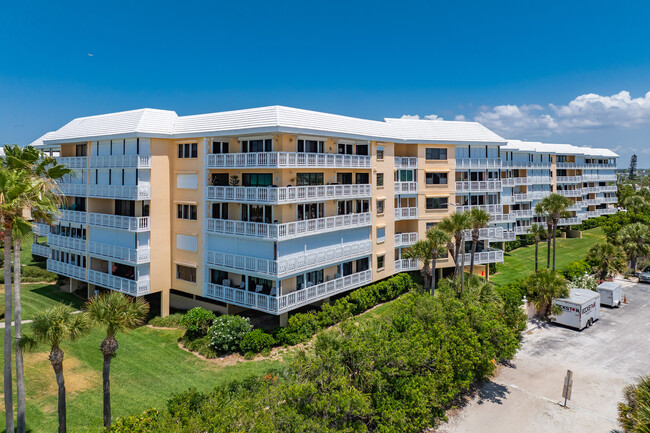 SILVER SANDS BEACH & RACQUET CLUB ONE CONDO in St Pete Beach, FL - Foto de edificio - Building Photo