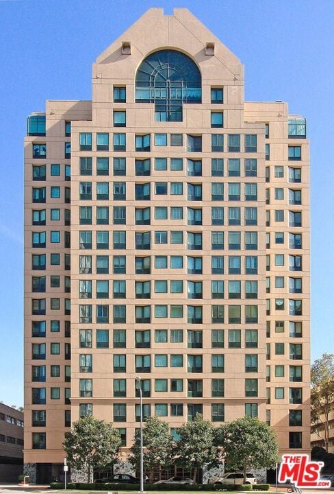 property at 10520 Wilshire Blvd